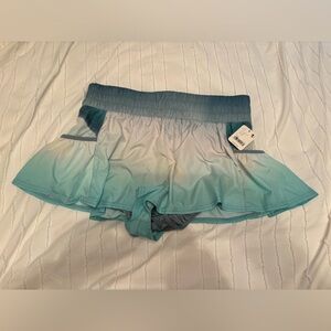 NWT free people get your flirt on shorts. Size large